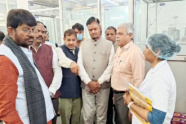 भोपाल दुग्ध संयंत्र का निरीक्षण